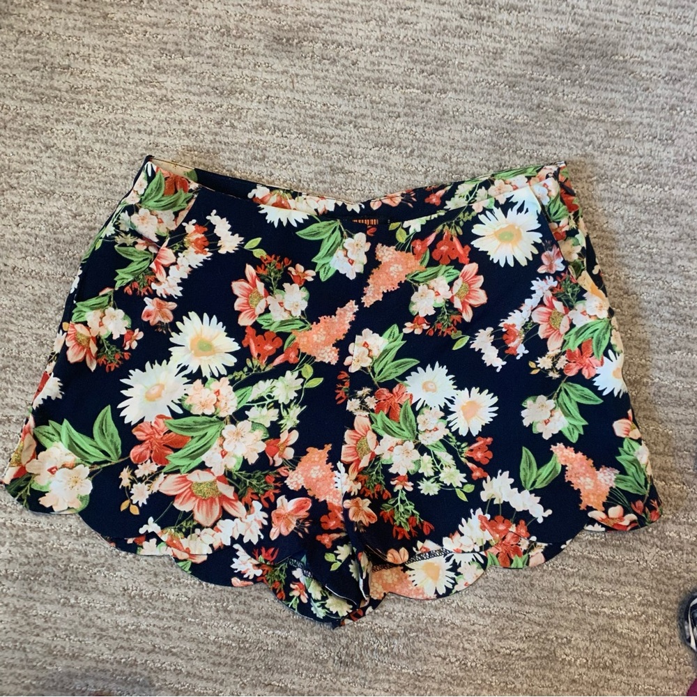 love tree floral shorts small
